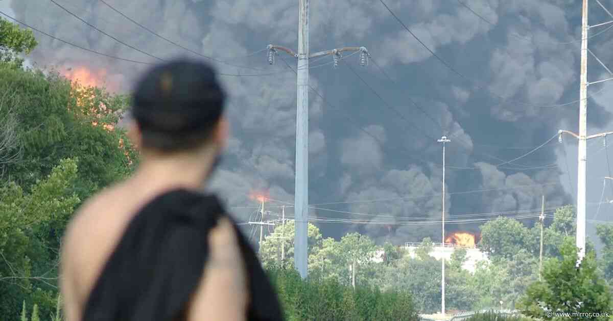 Residents of small town forced to evacuate after devastating refinery(03)