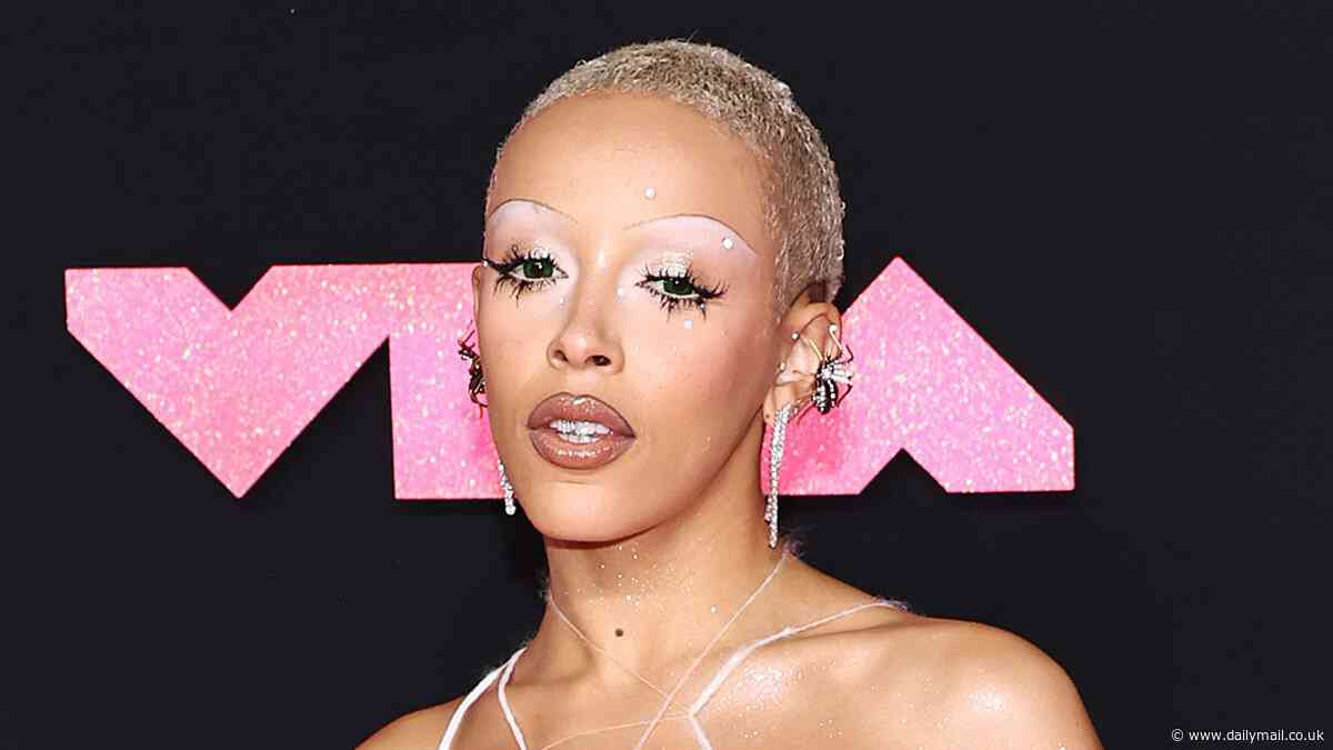 Mtv Vmas 2023 Battle Of The X Rated Looks Doja Cat Risks Wardrobe Malfunction In Very Revealing 6982