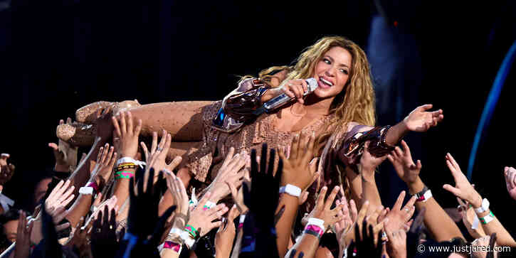 Shakira Goes Crowd Surfing During Video Vanguard Performance at MTV VMAs 2023!
