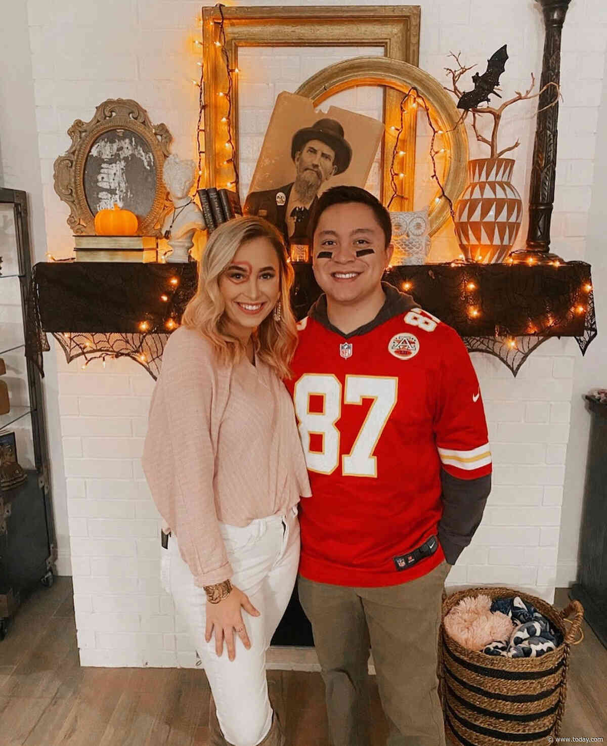 This couple basically predicted the future by dressing as Taylor Swift and Travis Kelce in 2020