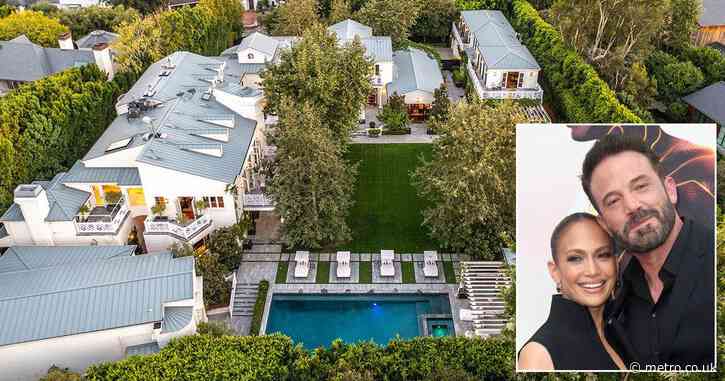 Step inside Jennifer Lopez and Ben Affleck’s old home, featuring a sauna, cigar room and 18 (!) bathrooms