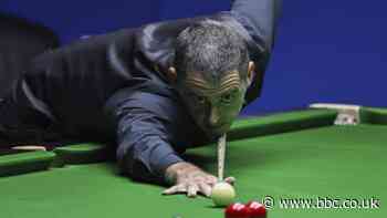 International Championship: Ronnie O'Sullivan through as Mark Selby and John Higgins lose in China