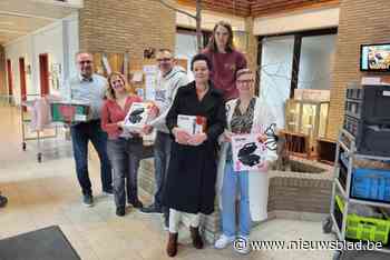 Biljartclub Plezante Hoek verwent bewoners Maria Boodschap met cadeautjes