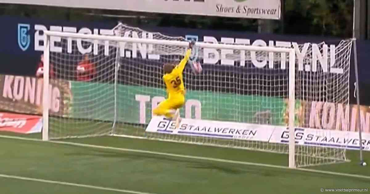 De Graafschap-doelman gaat enorm in de fout: Helmond Sport pakt cadeautje uit