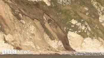 Watch Jurassic Coast 'disaster movie' landslide