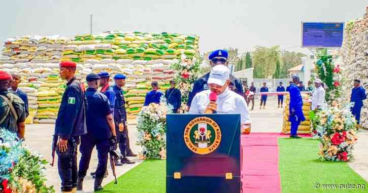 Kogi Government distributes 50 truckload of rice to citizens