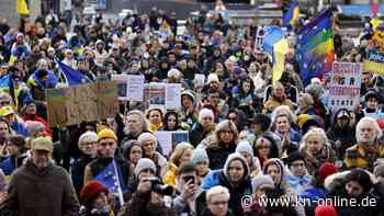 Tausende solidarisieren sich bei Protesten mit der Ukraine