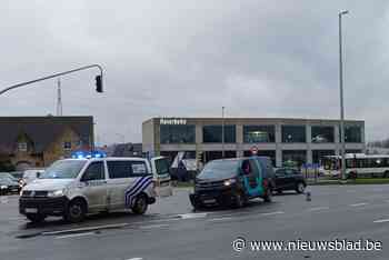 Twee wagens en bus van de Lijn betrokken bij ongeval op Rijksweg
