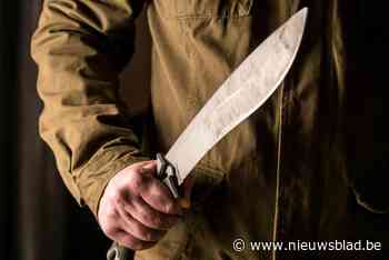 Veertiger gaat buurman te lijf met machete, nadat hij eerder al andere buur neerstak met mes: “Hij is een gevaar voor de maatschappij”