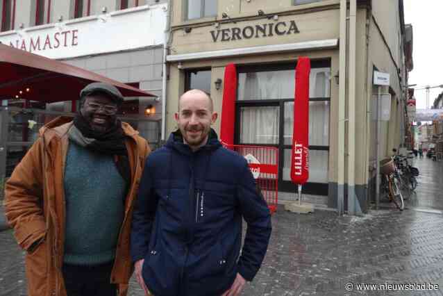 Wouter Van Bellingen (51) en neef Jori (33) brengen café ‘De Gouden Poort’ terug naar de Grote Markt: “Een naam als een klok in Sint-Niklaas”