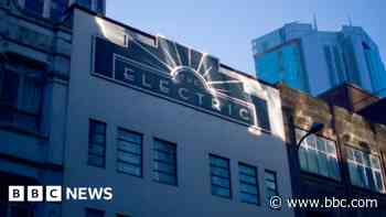 Mayor pledges action as UK's oldest cinema shuts