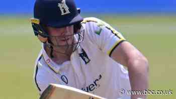 Wicketkeeper Burgess extends Warwickshire contract
