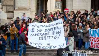 La protesta dei docenti di sostegno sotto al ministero dell'Istruzione: "Stop al precariato"