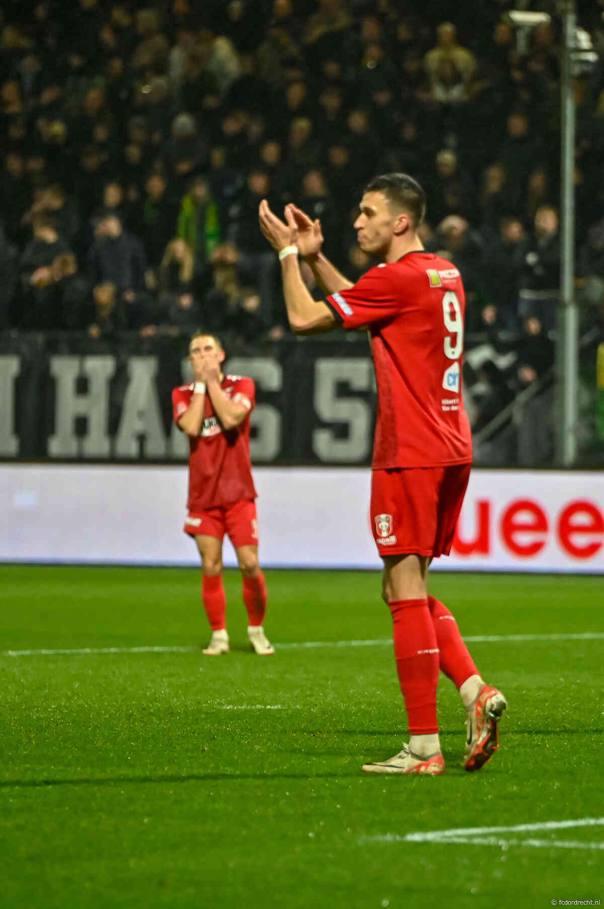 FC Dordrecht speelt gelijk in bizar spannende wedstrijd tegen ADO Den Haag