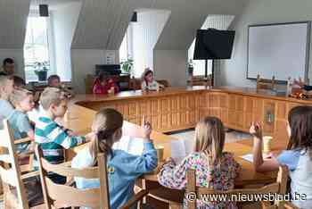 Leerlingen basisschool De Puzzel in Begijnendijk mogen op bezoek bij burgemeester