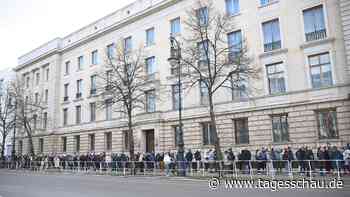 Andrang und Proteste bei russischen Wahllokalen in Bonn und Berlin