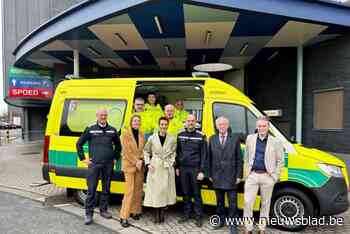 AZ Oudenaarde neemt nieuwe ziekenwagen in gebruik: “Een mooi voorbeeld van samenwerking”