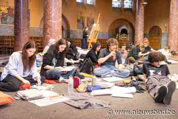 Sint-Lucas organiseert tekenmarathon in kerk: “Als je in slaap valt, komen ze je wakker maken”