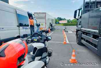 Politie zet 27 vracht- en bestelwagens aan de kant voor controle op voedseltransport