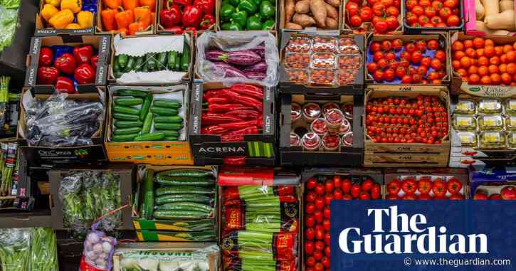 The labour of fruits: night-time in New Covent Garden market – a photo essay