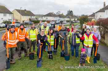 Redrow South Midlands enhances Oxford with tree donation