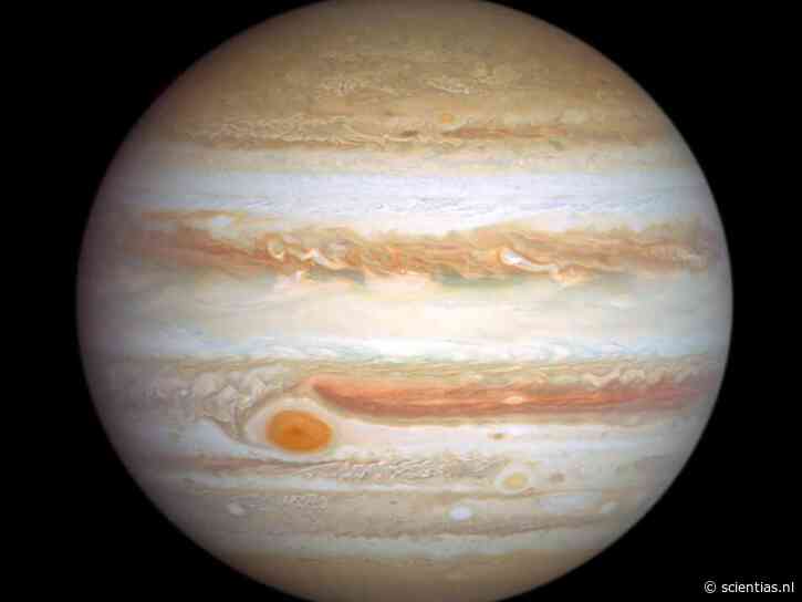 Hubble maakt nieuwe foto’s van Jupiters wolkenbanden