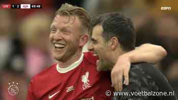 Perez barst in lachen uit na misser Kuijt bij duel Liverpool en Ajax Legends