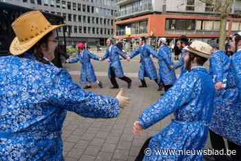 IN BEELD. Joodse gemeenschap in Antwerpen viert Poerim: verklede en dansende feestvierders kleuren straatbeeld