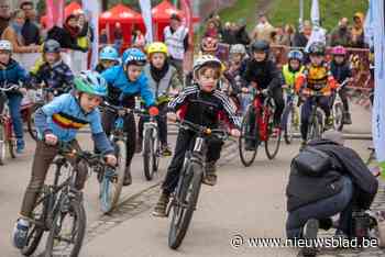 Toekomstige Wout van Aerts nemen het tegen elkaar op in Ronde van Vlaanderen voor kinderen