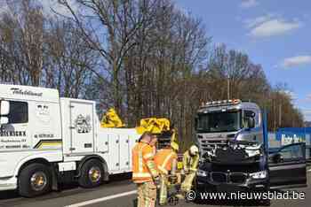 Vrachtwagen en BMW botsen op E40: bestuurster bevrijd door brandweer