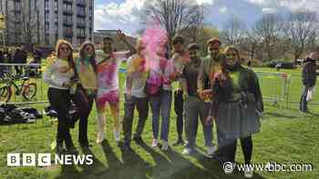 Hindu festival of colour welcomes spring