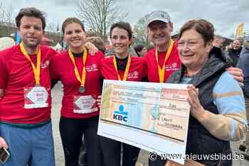 Blue Ladies steunen Kom op tegen Kanker