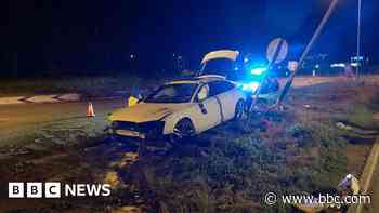 'Lucky escape' for driver after roundabout crash