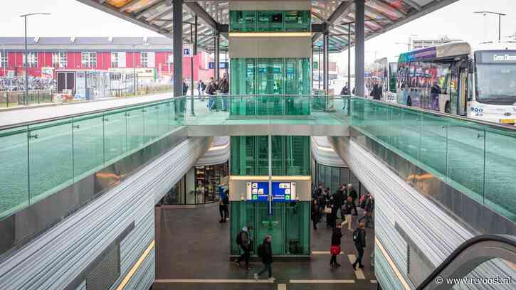Reizigersorganisatie ROCOV klaagt bij provincie over defecte buslift bij station Zwolle