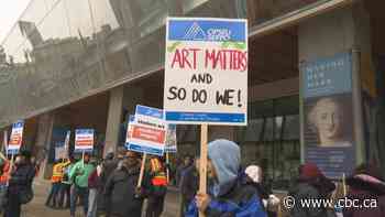 More than 400 Art Gallery of Ontario workers on picket line as strike forces gallery to close