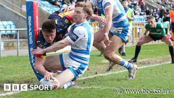Challenge Cup: Halifax Panthers 4-40 Catalans Dragons - Tom Davies scores hat-trick in comfortable win