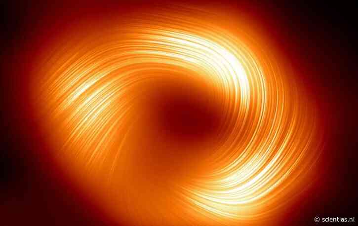 Wetenschappers komen met nieuw plaatje van monsterachtig zwart gat in onze Melkweg (en daar is iets opvallends op te zien)