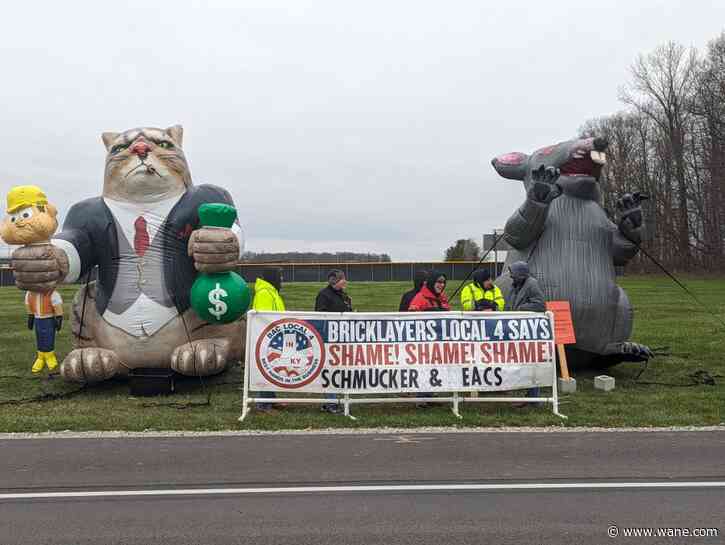 Bricklayers union protests outsourced project at Heritage High School