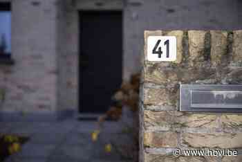 Nu ook duidelijk zichtbaar huisnummer voor binnendeuren van Hasseltse appartementen