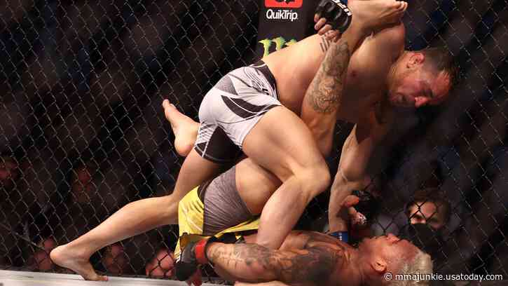 UFC free fight: Charles Oliveira rallies to light up Michael Chandler for first title win