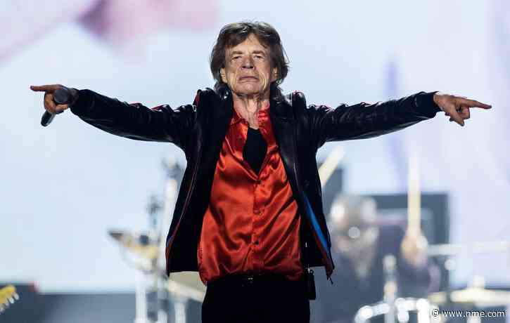 Watch Mick Jagger dance to ‘Moves Like Jagger’ at a bar