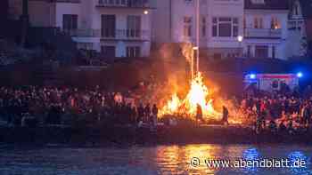 Osterfeuer im Westen: Flammen lodern nicht nur in Blankenese