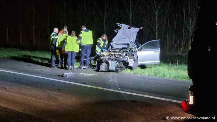 Lelystad - Twee zwaargewonden bij ongeluk A6, weg na urenlange afsluiting deels weer open