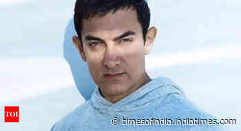 Aamir takes his mother Zeenat Hussain for checkup