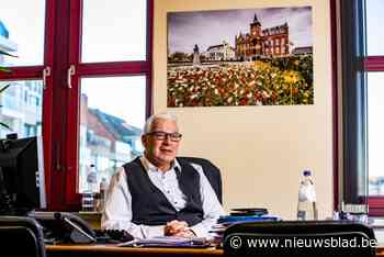 Ex-burgemeester van Knokke kondigt combeack aan, zes maanden na heisa binnen eigen partij