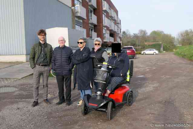 Bewoners van zorgsite De Brabander doen beklag over staat van Broekstraat: “Onmogelijk om hier door te geraken met scootmobiel”