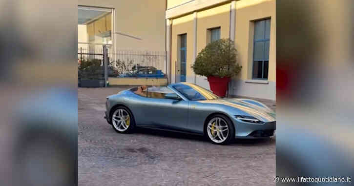 Fedez mostra la sua nuova Ferrari Roma: “È la prima consegnata in Italia, ma mio padre la guiderà più di me” – Video