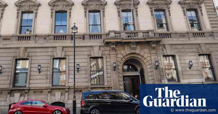 Clubs such as Garrick can create bias in selecting judges, Bar Council warns