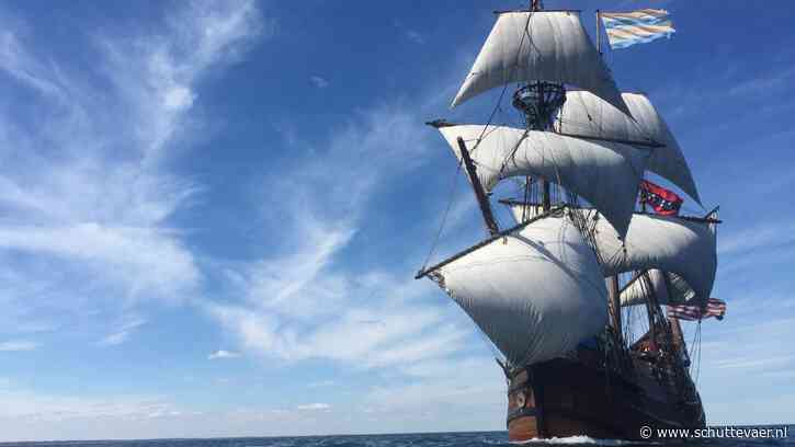 VOC-replica schip Halve Maen te gast bij Batavialand in Lelystad