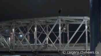 Multiple bridges in Calgary shut down for police incident